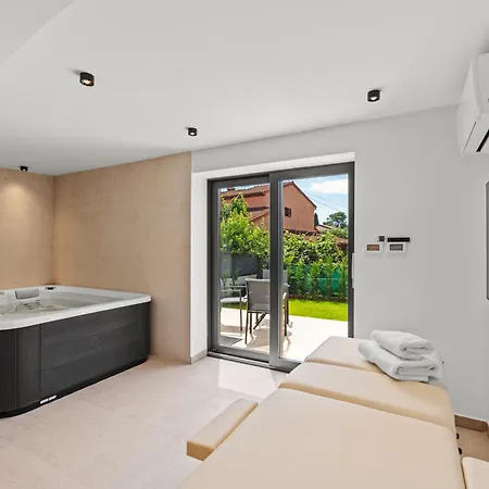 Domenica Medelina 5. Center, Pool, Jacuzzi, Sauna Villa *