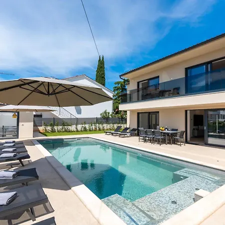 Villa Domenica Medelina 5. Center, Pool, Jacuzzi, Sauna