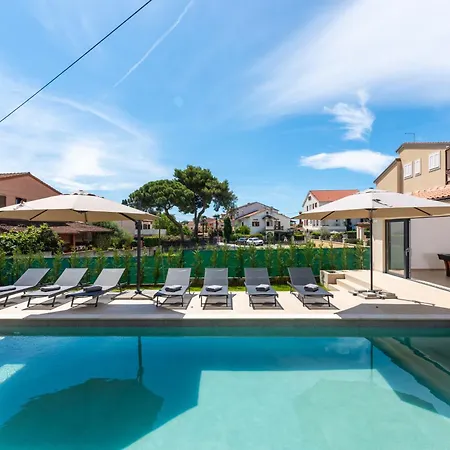 Domenica Medelina 5. Center, Pool, Jacuzzi, Sauna Villa