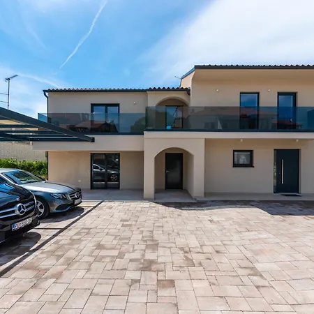 Villa Domenica Medelina 5. Center, Pool, Jacuzzi, Sauna *