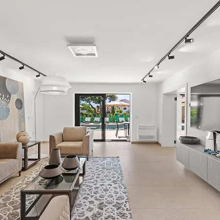 Domenica Medelina 5. Center, Pool, Jacuzzi, Sauna Villa