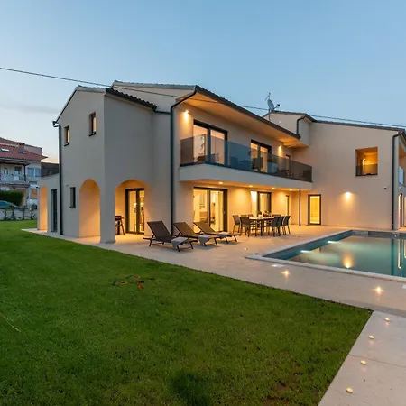 Villa Domenica Medelina 5. Center, Pool, Jacuzzi, Sauna Rovigno