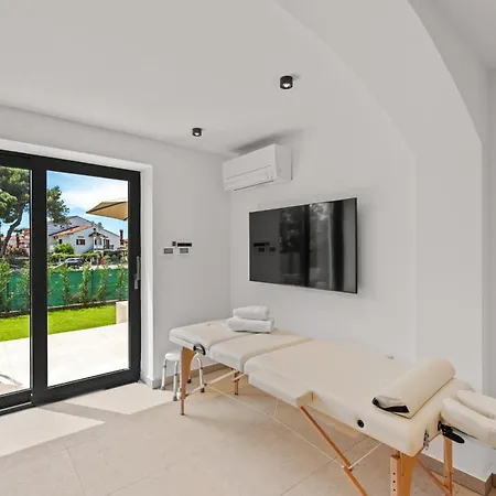 Domenica Medelina 5. Center, Pool, Jacuzzi, Sauna Vila *